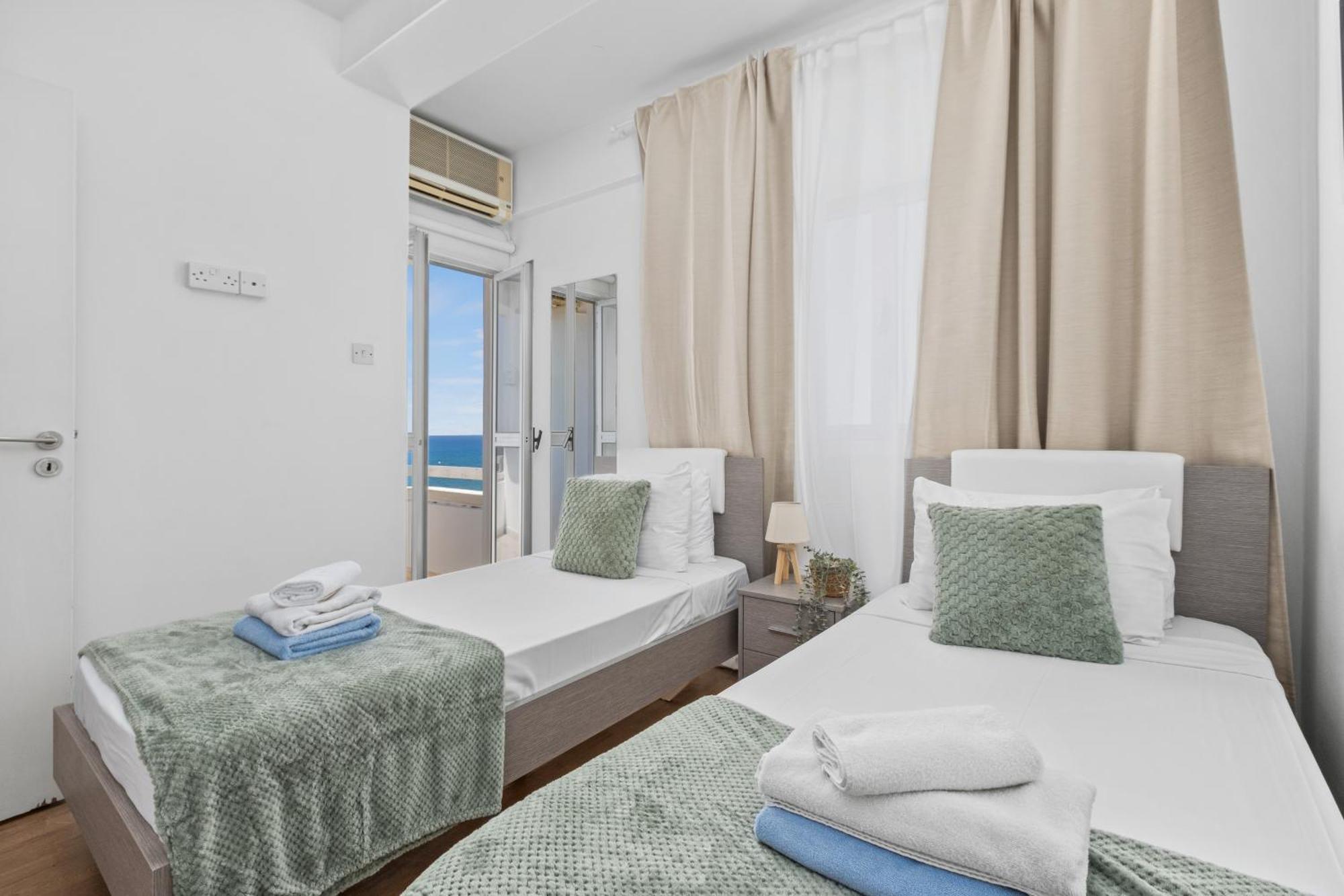 Lazuli Sea View Beachfront- Ap 61 Ларнака Экстерьер фото